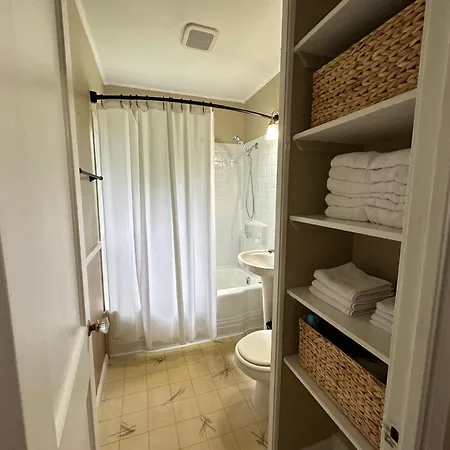 Cute & Cozy 2 Bedroom Near Park